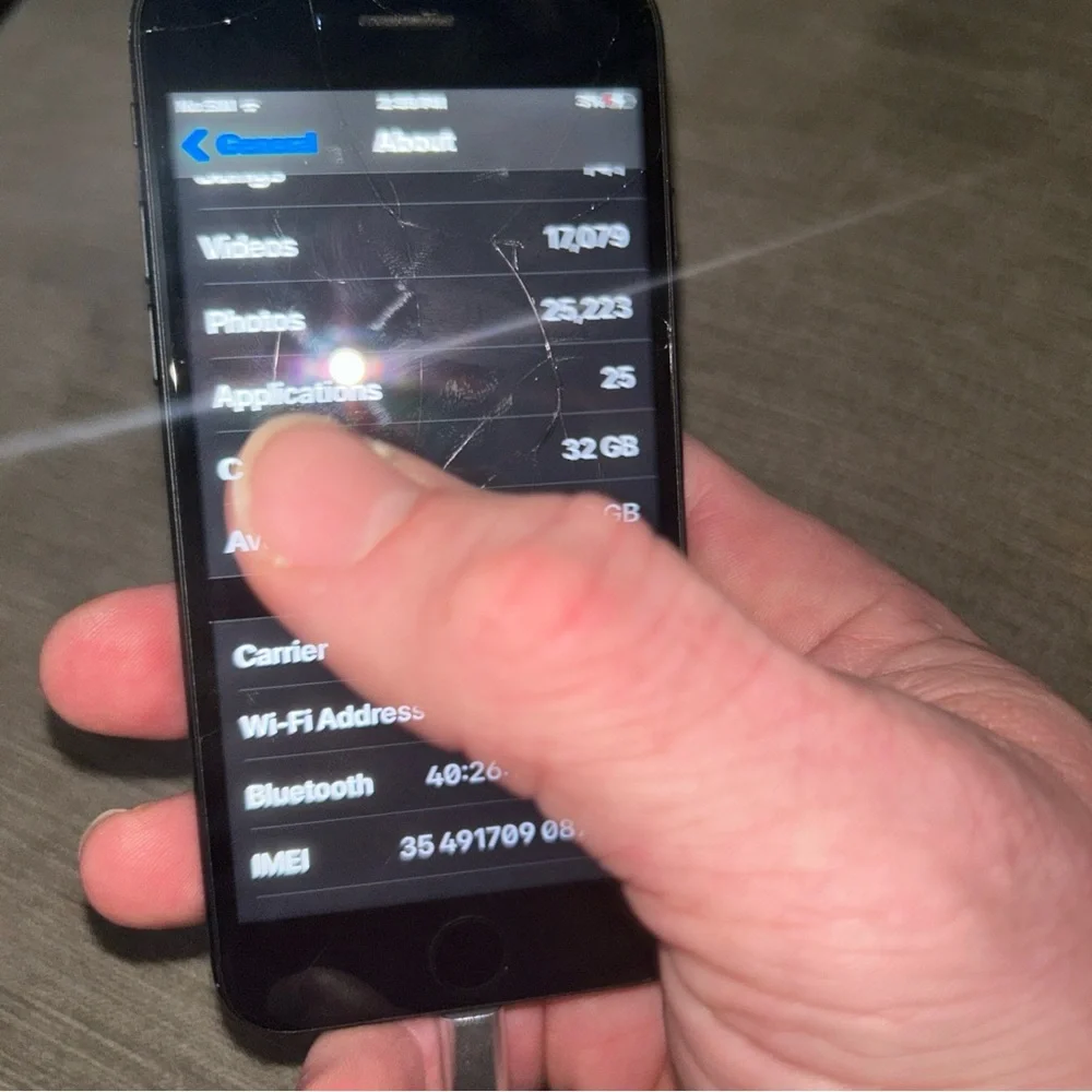 Black Smartphone with Cracked Screen IPHONE 7 32 GB all else works
